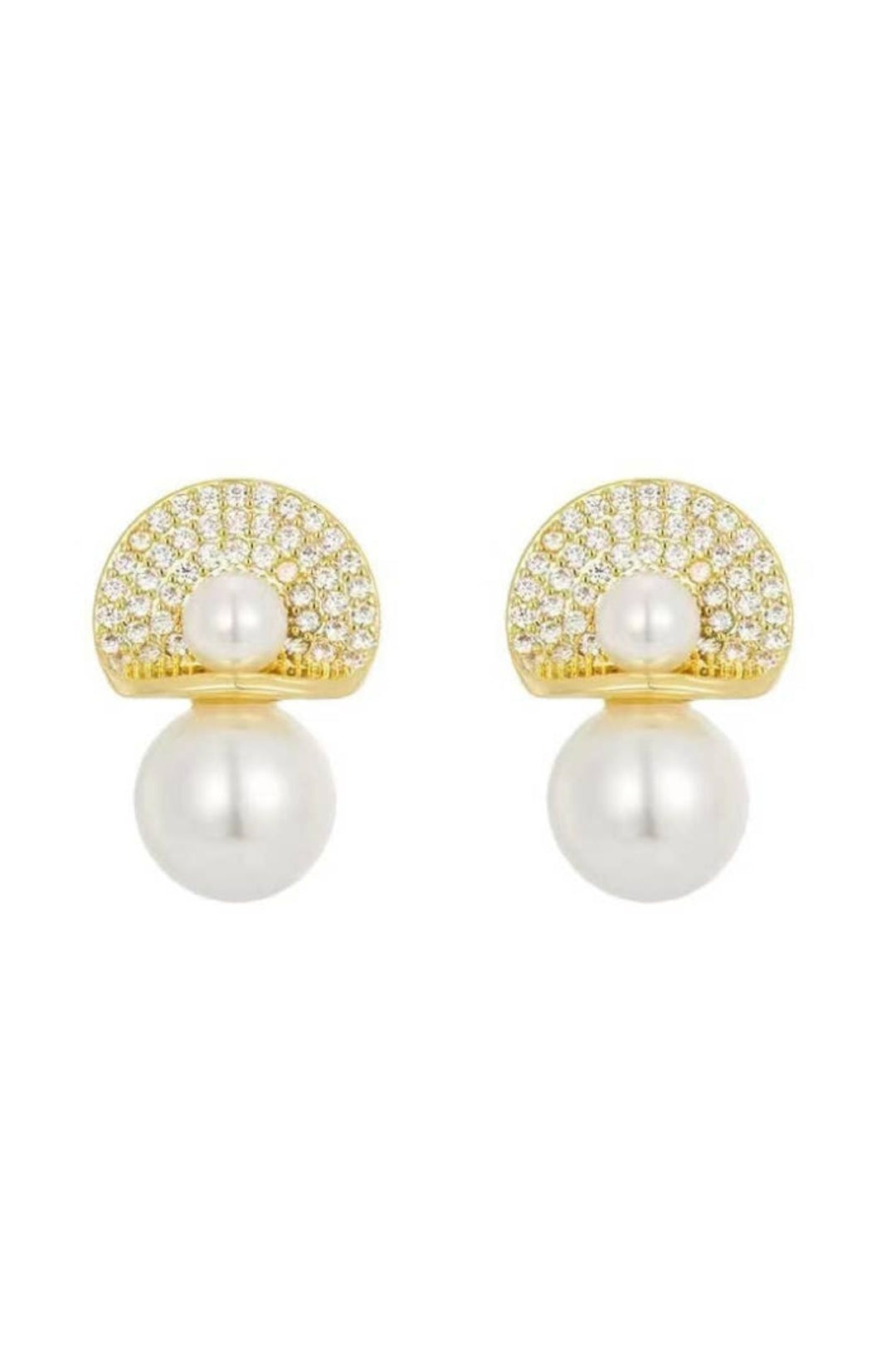 Elegant Pearl and Diamond Stud Earrings in Gold