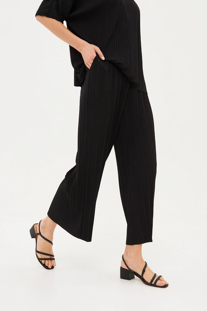 Gerry Weber 220003 Black Pleated Wide-Leg Trousers